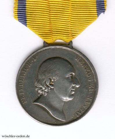 Nassau, Silberne Tapferkeitsmedaille (1. Modell)